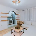 Cozy Center House